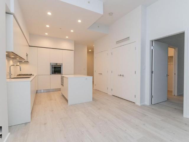 4211 3833 Evergreen Place, Burnaby
