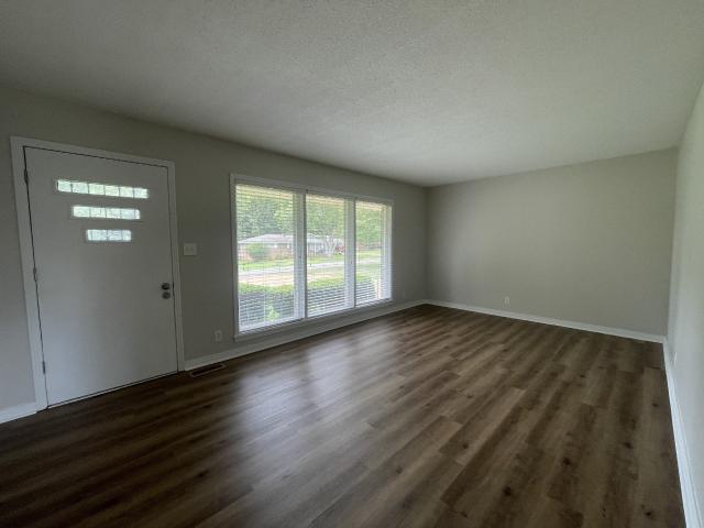 421 E Lakeside Dr E