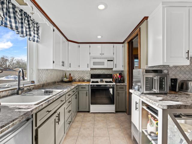 421 Manitowoc St, Reedsville, WI 54230 | MLS #1947