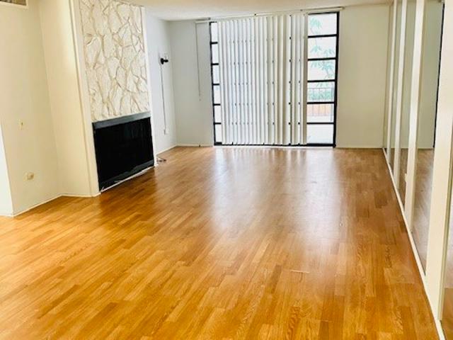 421 S Lafayette Park Pl, Unit 214, Los Angeles, CA 90057 | MLS #PW26089