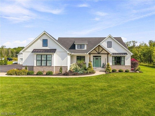 421 Pontius Rd, Mogadore, OH 44260