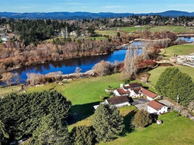 4220 Blenkinsop Rd, Saanich, BC, V8X 2C4 house for sale | Listing ID 1029 | Royal LePage