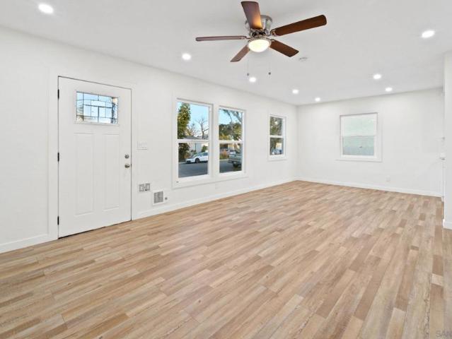 4220 E Overlook Dr