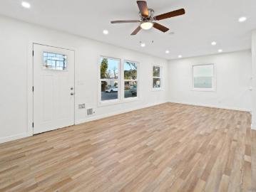 4220 E Overlook Dr