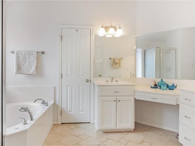 4221 Conway Ct, 3 beds, 2 full baths