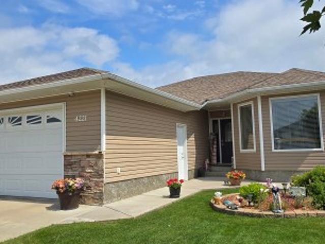 4221 46 Street, Vegreville, AB, T9C 1X7 house for sale | Listing ID E4497 | Royal LePage