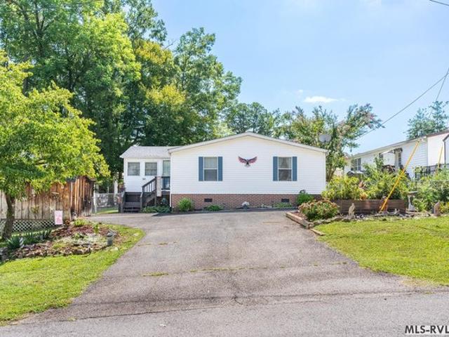 422 Boardman Dr, Bracey, VA 23919
