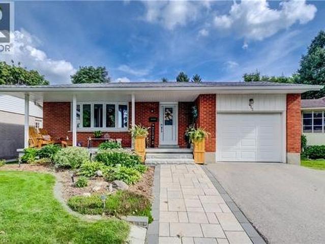 422 Grangewood Drive, Waterloo, ON, N2K 2E6 house for sale | Listing ID 40864 | Royal LePage