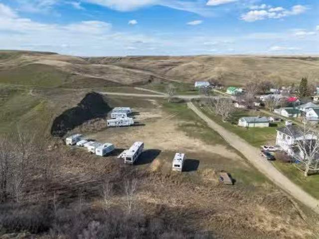 422 Elgin Avenue, Carbon, AB, T0M 0L0 vacant land for sale.
