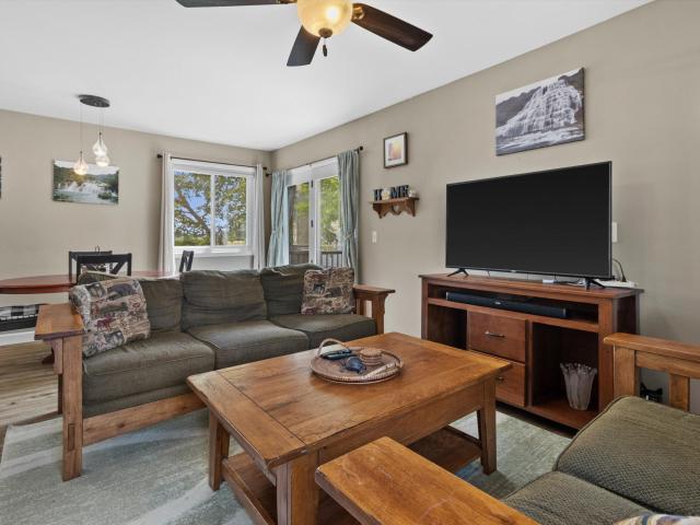 422 Meadowridge Cir