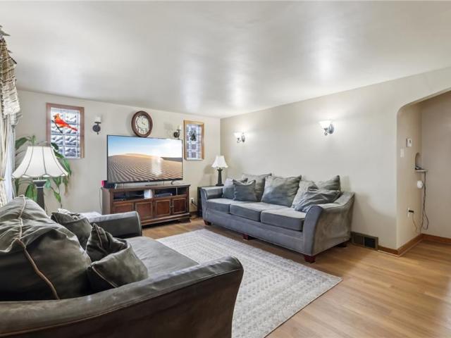 422 Mifflin St, West Mifflin, PA 15122 | MLS #1736