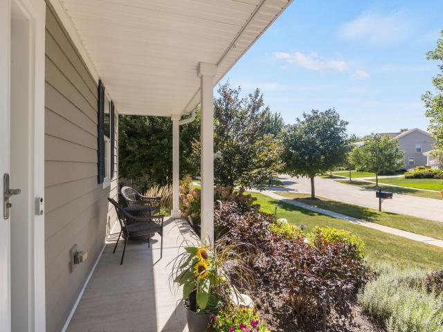 422 W Amberside Drive