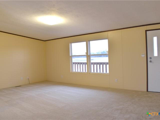 422 W Oaks
