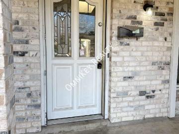 422 Woodmere Dr, 3 beds, 2 full baths