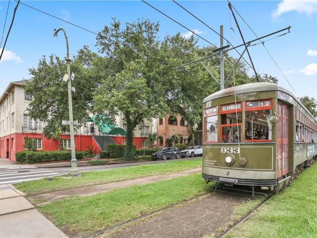 4239 st charles avenue # i