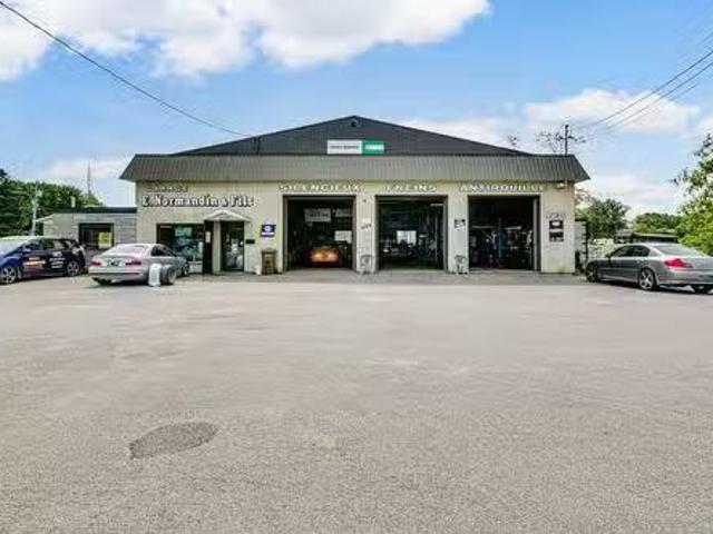4230 Rue Notre Dame E. Trois Rivières, QC, G8V 1Z5 commercia.