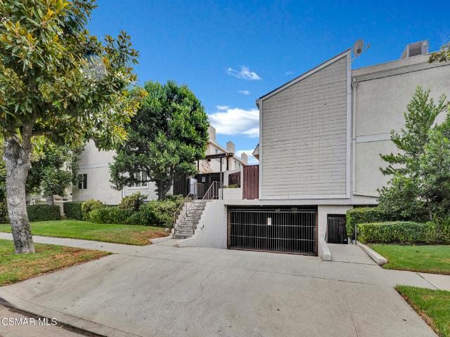 4230 Whitsett Avenue 9