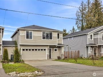 423 205th Street SW # B