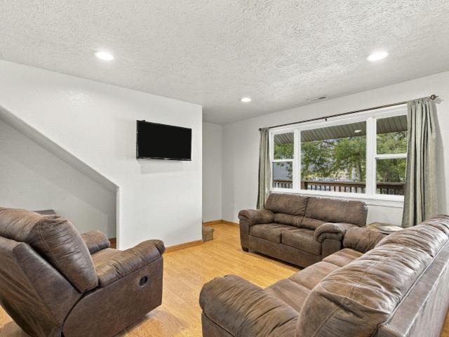 423 & 425 Eagle Drive