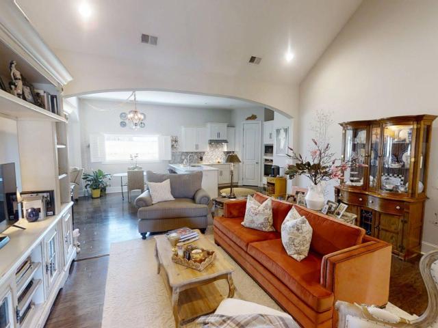 423 Houston Oaks Drive