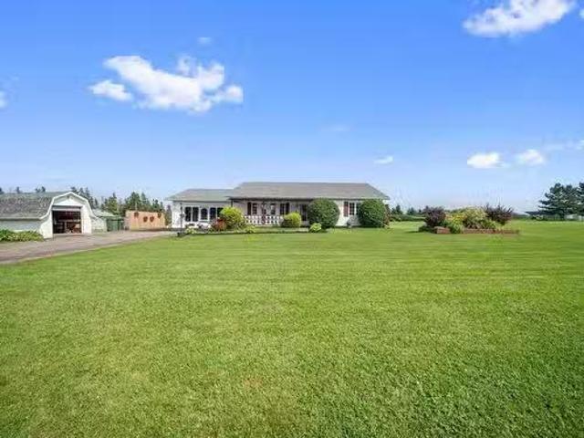 423 Mont Carmel Road, St. Raphael, PE, C0B 2E0 house for sal.