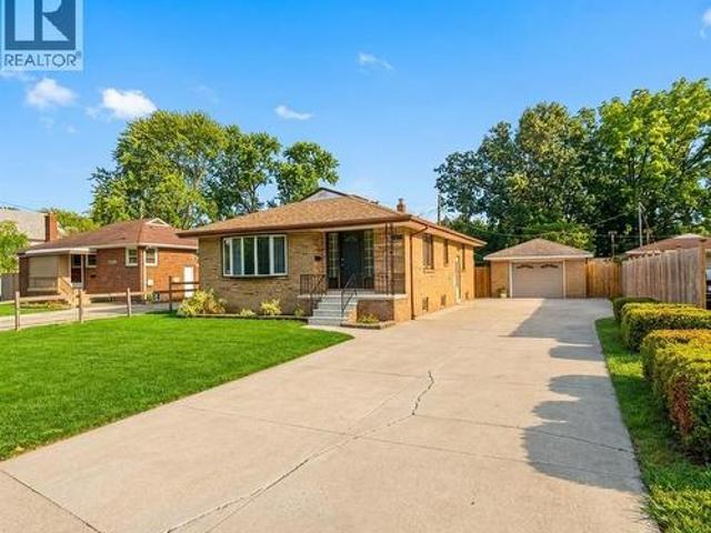 4245 Wyandotte Street East, Windsor, ON, N8Y 1G8 house for sale | Listing ID 26023 | Royal LePage