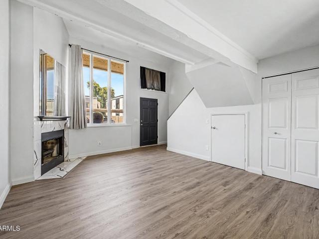4240 n longview avenue # 9