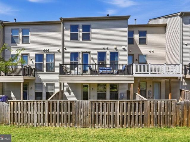 42422 Dogwood Glen Square