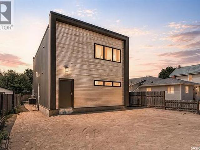 424 9Th Avenue W, Moose Jaw, SK, S6H 4H5 house for sale | Listing ID SK043045 | Royal LePage