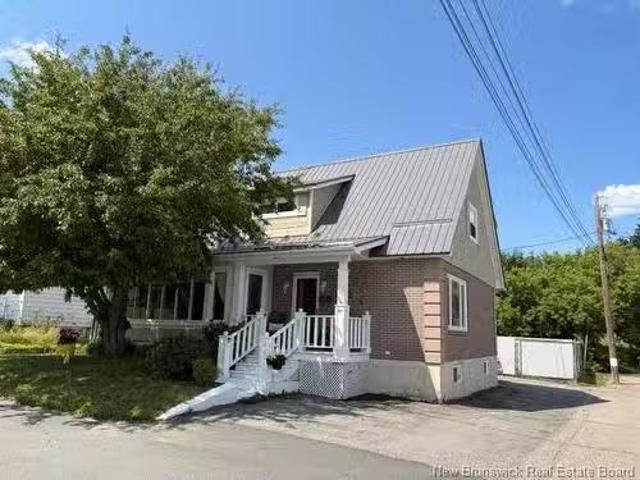 424 Golf St, Bathurst, NB, E2A 2K5 house for sale Listing I.