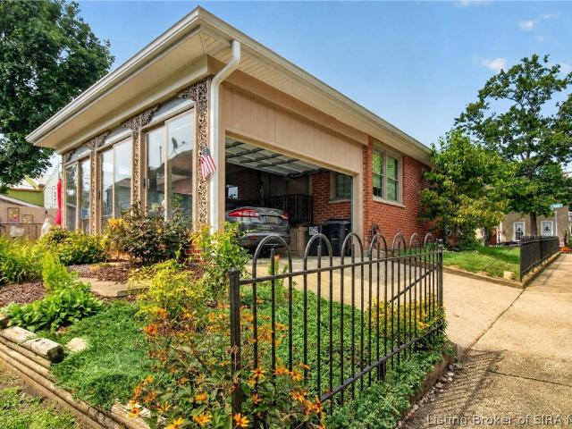 424 E 4th Street