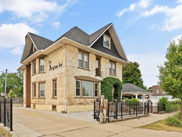 424 Huron Street