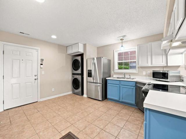 4255 Villas Dr. 201