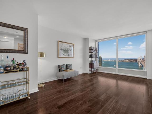 425 1st Street 3201