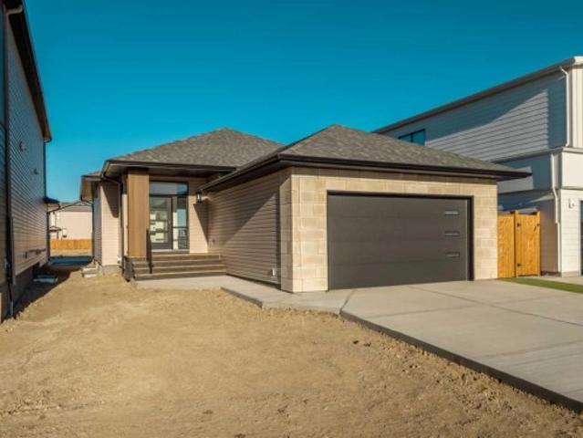 425 Blackwolf Boulevard North, Lethbridge, AB, T1H 7J5 house for sale | Listing ID A2346 | Royal LePage