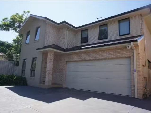4/25 Highway Avenue, Wollongong Townhouse for rent Listed by.