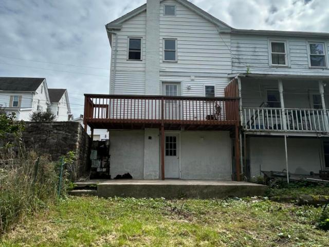 425 Oak Street