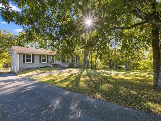 425 Lakeshore Dr