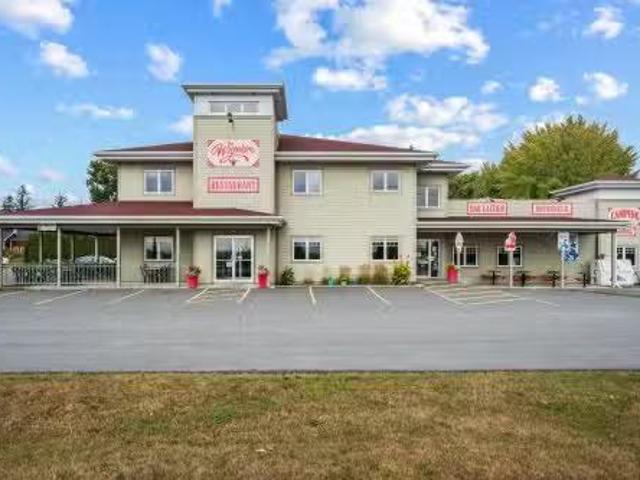 425 Rue Principale, Upton, QC, J0H 2E0 commercial for sale.