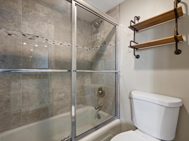 425 W Willow Ct, Unit 222