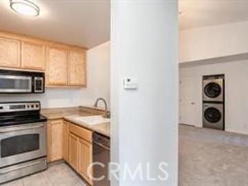 425 W Laurel