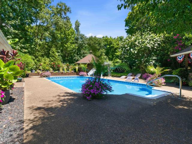 425 Woodside Drive