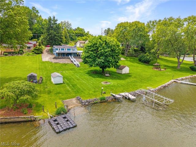 426 E Mohawk Drive