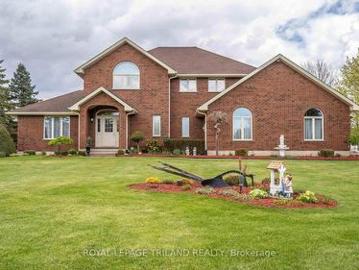 House for sale in Elgin, Ontario - Parking