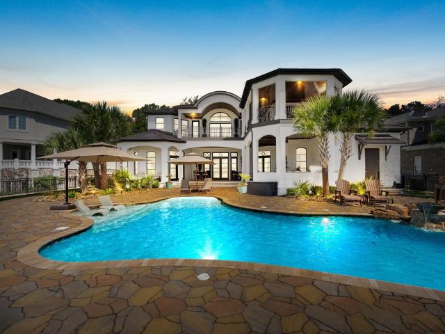 427 Shoreline Dr. W