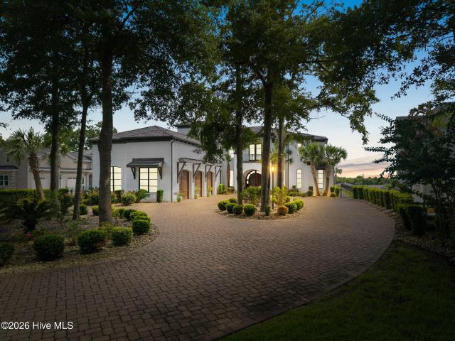 427 Shoreline Drive W