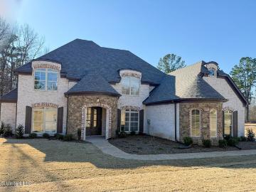 358 Poplar Dr, Holly Springs, MS