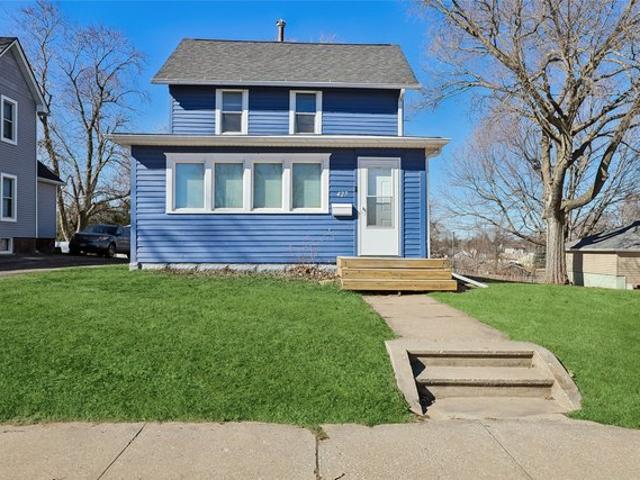 427 West St, Grinnell, IA 50112
