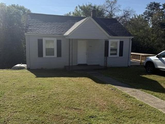 428 Clearview Dr, Martinsville, VA 24112