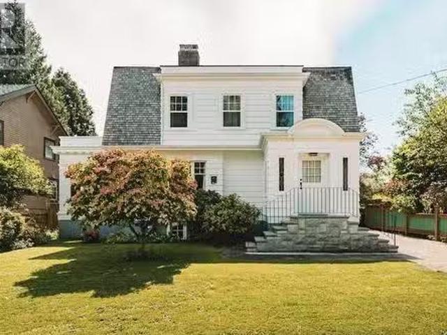 428 Fifth Street, New Westminster, BC, V3L 2X6 house for sal.